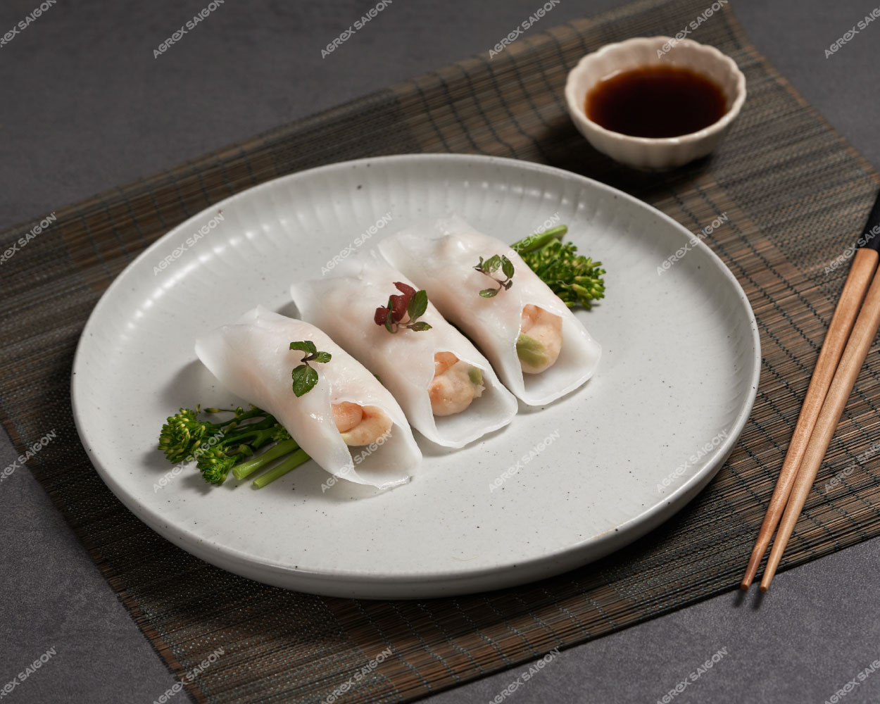 Seafood steam  rice roll